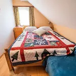 Vivid Hillside With Hot-tub And Sauna - Two Bedroom בית נופש Sevnica