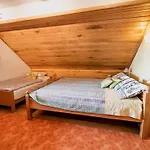 Vivid Hillside With Hot-tub And Sauna - Two Bedroom בית נופש