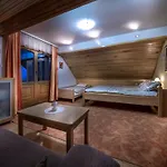 Vivid Hillside With Hot-tub And Sauna - Two Bedroom