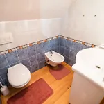 Vivid Hillside With Hot-tub And Sauna - Two Bedroom בית נופש *