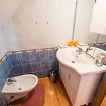 Vivid Hillside With Hot-tub And Sauna - Two Bedroom בית נופש