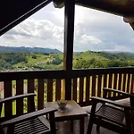 בית נופש Vivid Hillside With Hot-tub And Sauna - Two Bedroom Sevnica