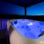 Vivid Hillside With Hot-tub And Sauna - Two Bedroom