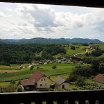 Vivid Hillside With Hot-tub And Sauna - Two Bedroom בית נופש