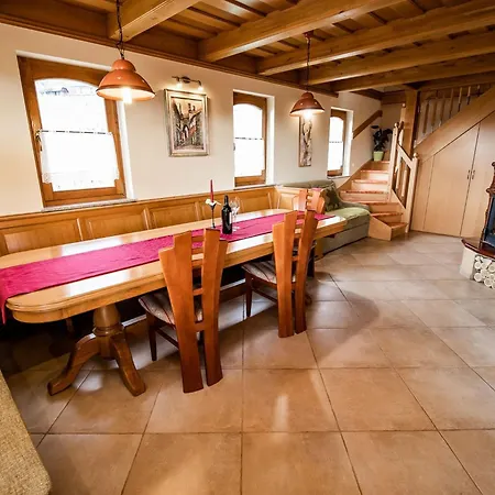 Vivid Hillside With Hot-tub And Sauna - Two Bedroom בית נופש