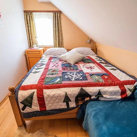 Vivid Hillside With Hot-tub And Sauna - Two Bedroom Prázdninový dům Sevnica