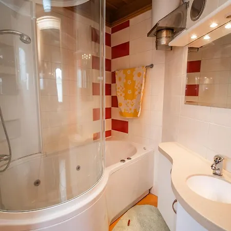 Prázdninový dům Vivid Hillside With Hot-tub And Sauna - Two Bedroom Sevnica
