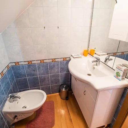 Vivid Hillside With Hot-tub And Sauna - Two Bedroom Prázdninový dům