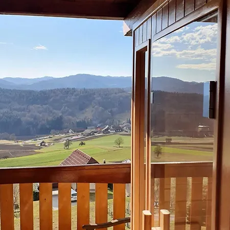 Vivid Hillside With Hot-tub And Sauna - Two Bedroom Prázdninový dům *