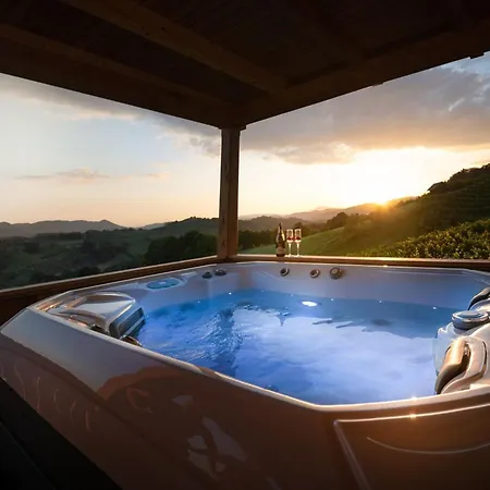 Vivid Hillside With Hot-tub And Sauna - Two Bedroom Дом отдыха