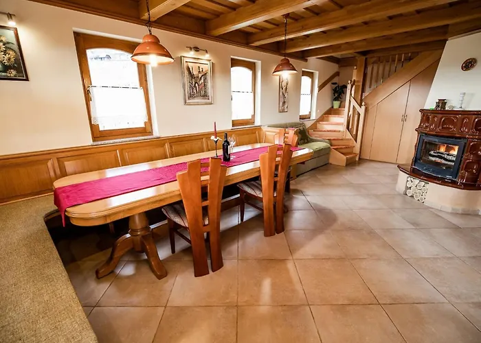 Vivid Hillside With Hot-tub And Sauna - Two Bedroom Vikendica