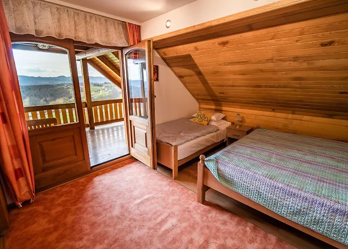 בית נופש Vivid Hillside With Hot-tub And Sauna - Two Bedroom *