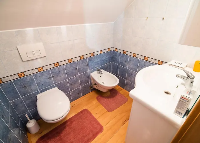 Vivid Hillside With Hot-tub And Sauna - Two Bedroom Vikendica *