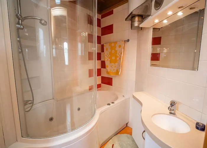 בית נופש Vivid Hillside With Hot-tub And Sauna - Two Bedroom Sevnica