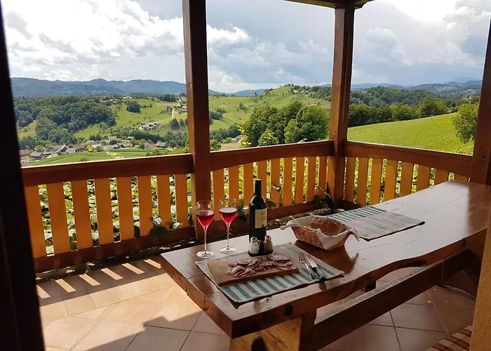 Vivid Hillside With Hot-tub And Sauna - Two Bedroom בית נופש Sevnica