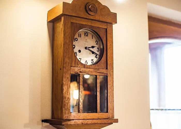 Vivid Hillside With Hot-tub And Sauna - Two Bedroom בית נופש Sevnica